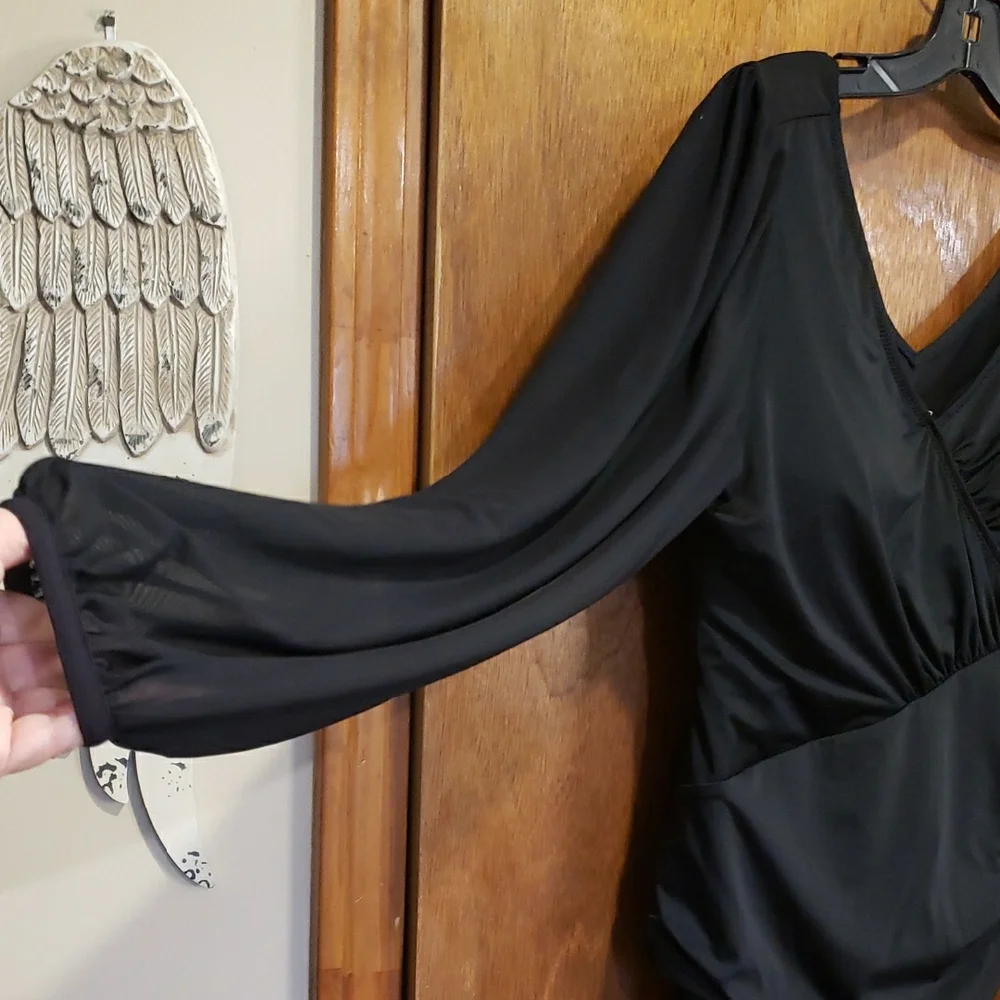 G by Giuliana Black Sheer Long-Sleeve V-Neck One-Piece Swimsuit - Picture 4 of 10